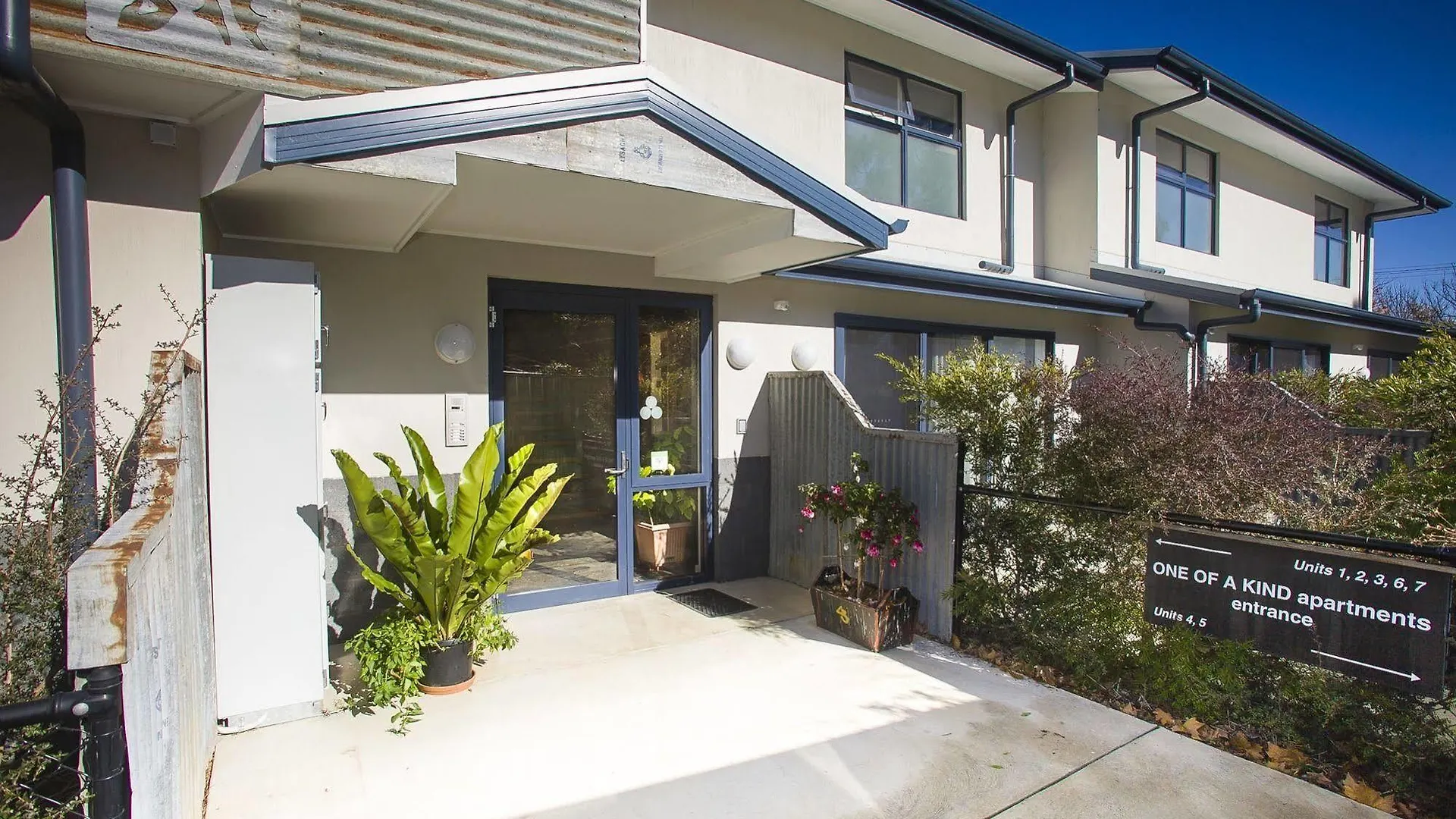 **** Aparthotel One Of A Kind Apartments Canberra Australia